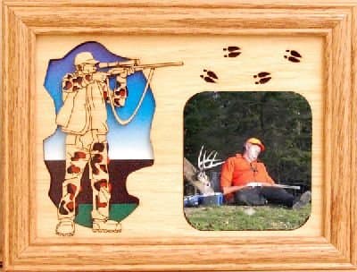 GiftWorksPlus Deer Hunter 5x7 Oak Picture Frame
