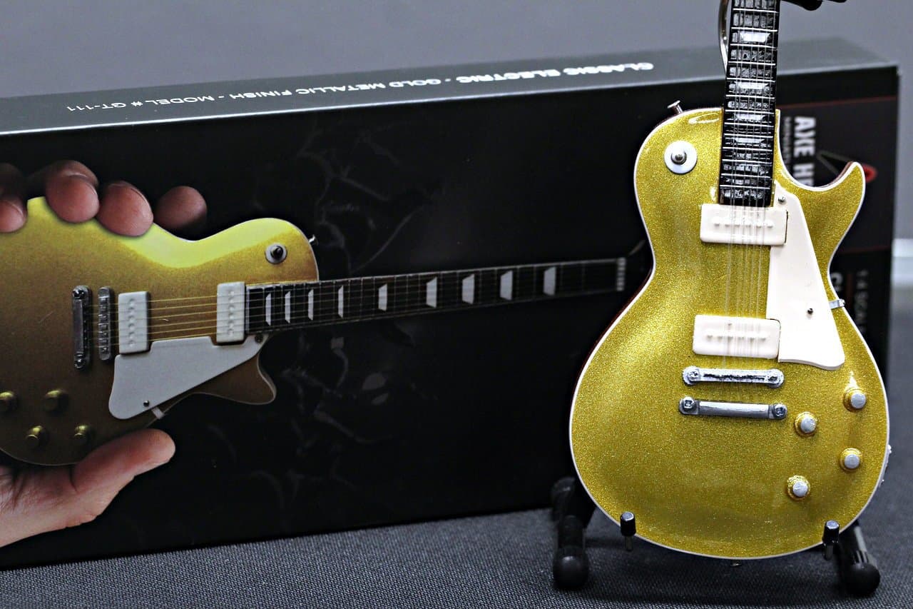 AXE HEAVEN Gold Top Electric Guitar