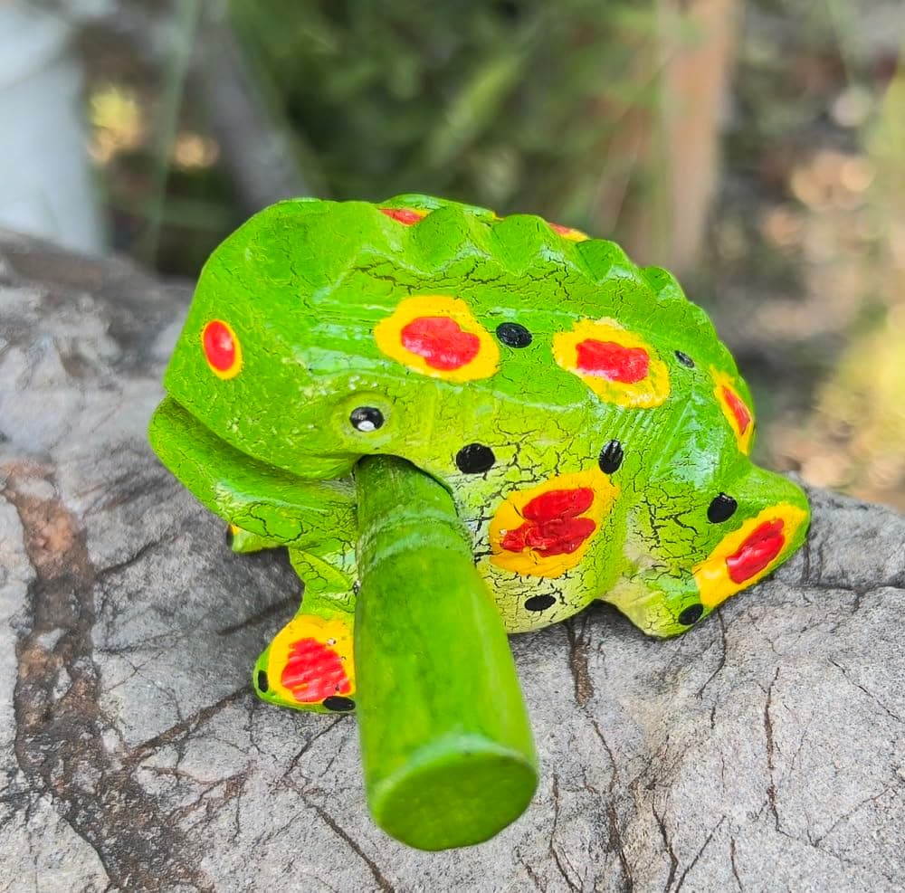 DUONGJAIS BRAND 2.5-2.75 Inch Guiros Percussion Instruments Wooden Frog, Wooden Frog Musical Instrument Home Decor Handcrafted Decoration Wooden Frog (Green)