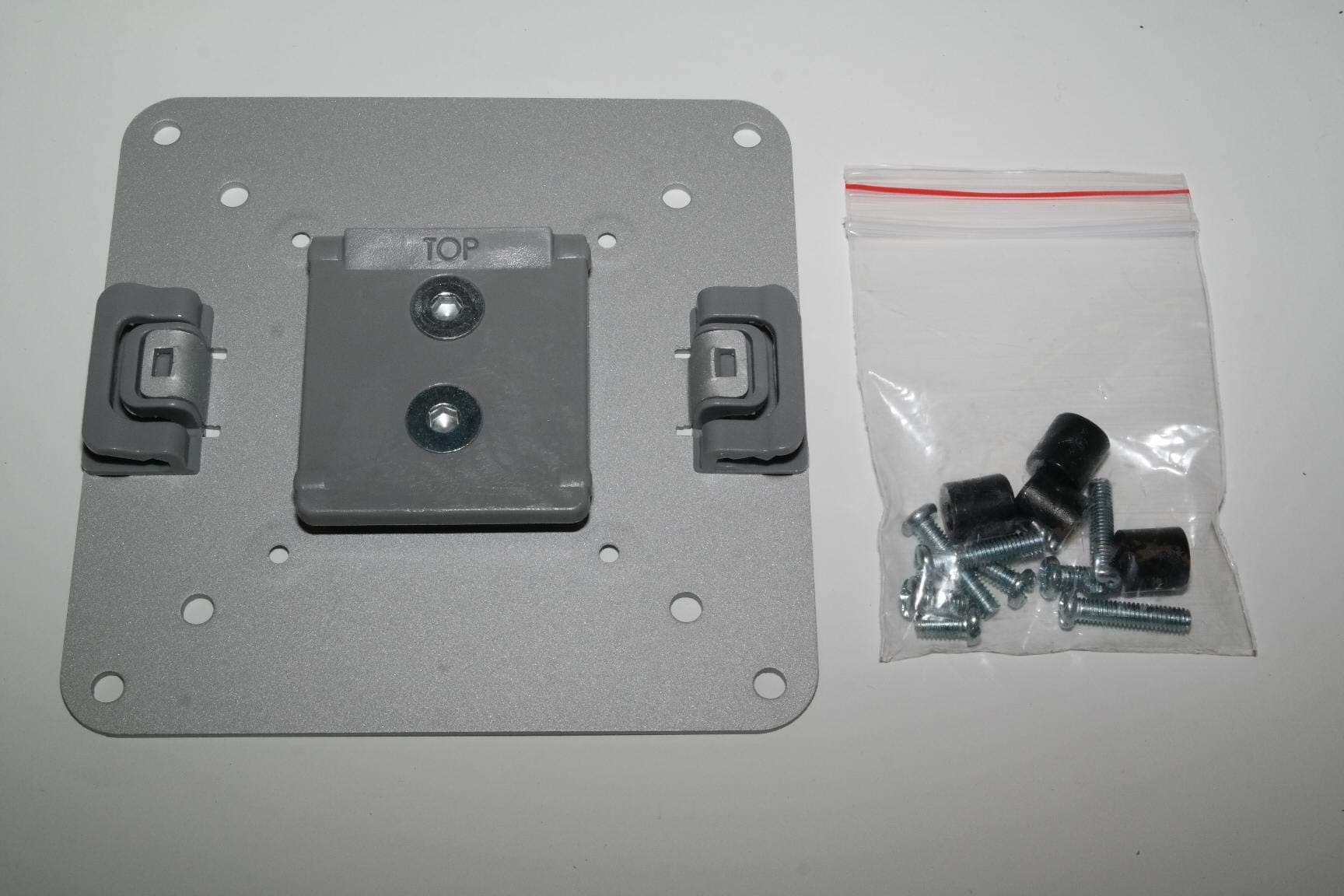 SILVER VESA PLATE MONITOR PLATE MOUNT 100X100MM FOR M8 M2 M-FLEX WITH SCREWS