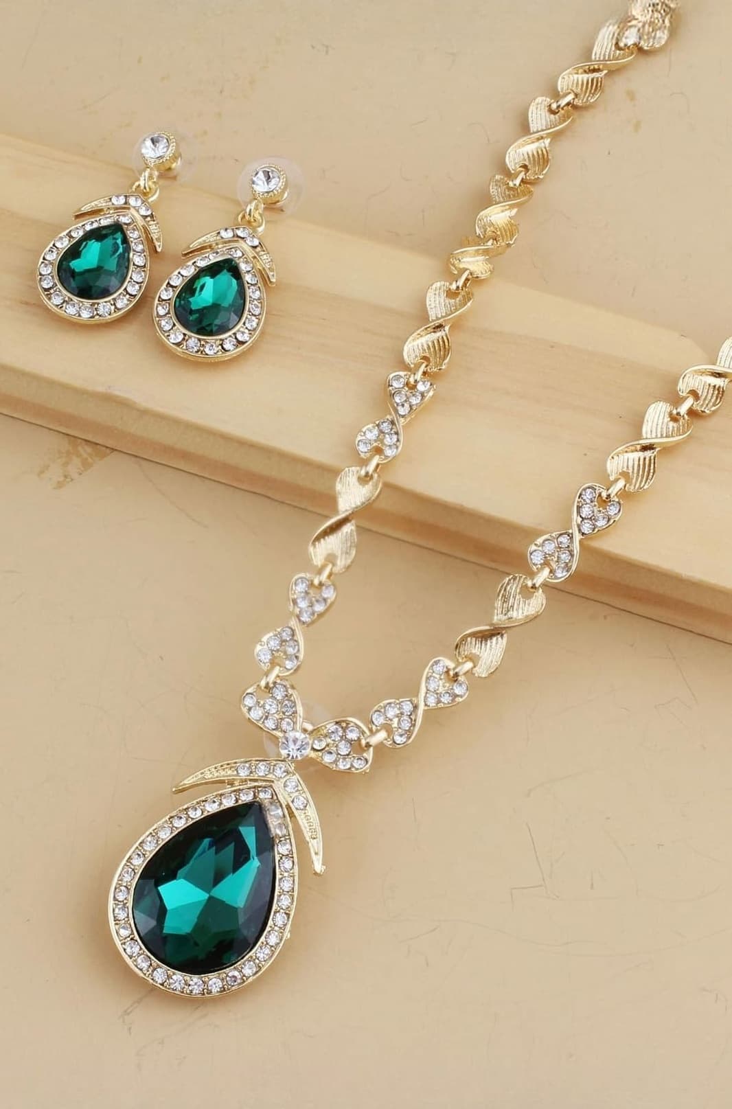 Latest Stylish Design Fancy Crystal Necklace Jewellery Set for Women (15221s)(Green)